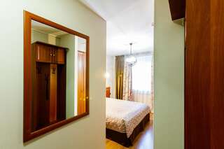 Гостиница Aruchat Hotel Домбай Двухместный номер с 1 кроватью или 2 отдельными кроватями, вид на горы-2